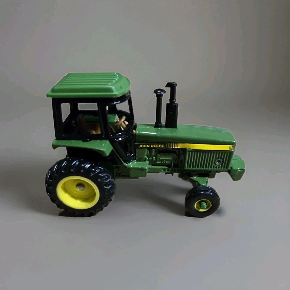3 Ertl‎ John Deere Tractors Diecast 1/64 Scale 5571 7800 8870